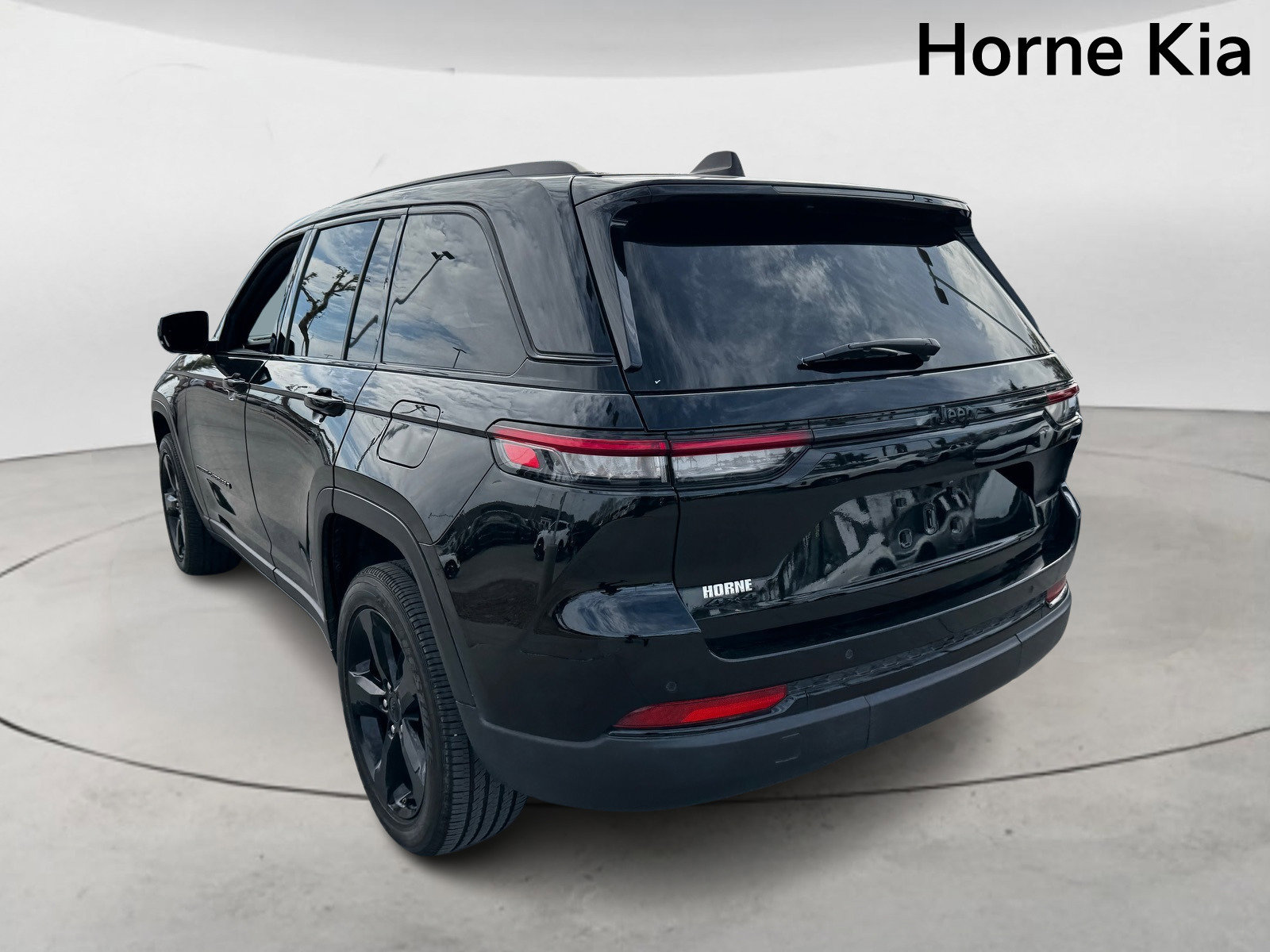 Used 2024 Jeep Grand Cherokee Altitude image 5