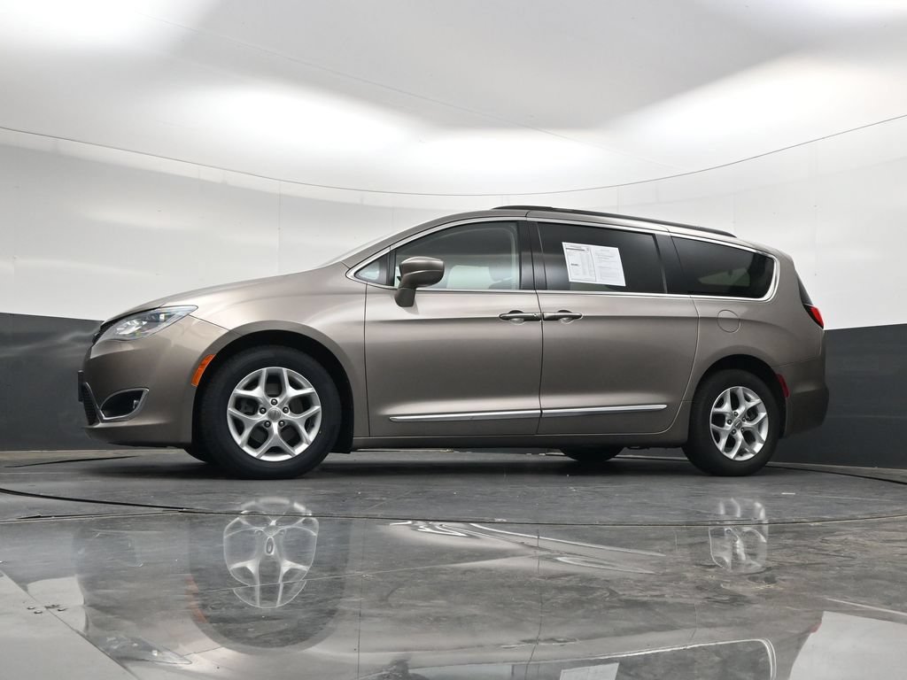 Used 2017 Chrysler Pacifica Touring-L w/ Tire & Wheel Group FWD image 40