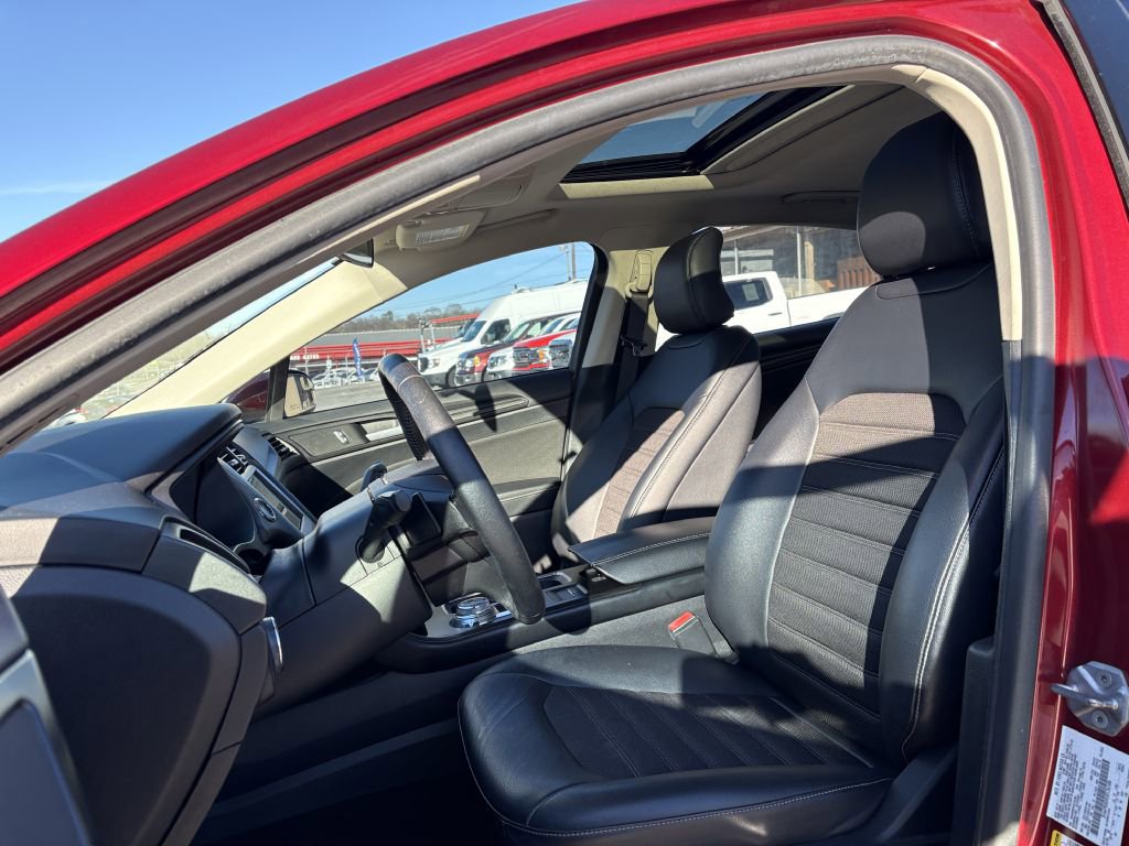 Used 2018 Ford Fusion SE w/ Equipment Group 201A image 10