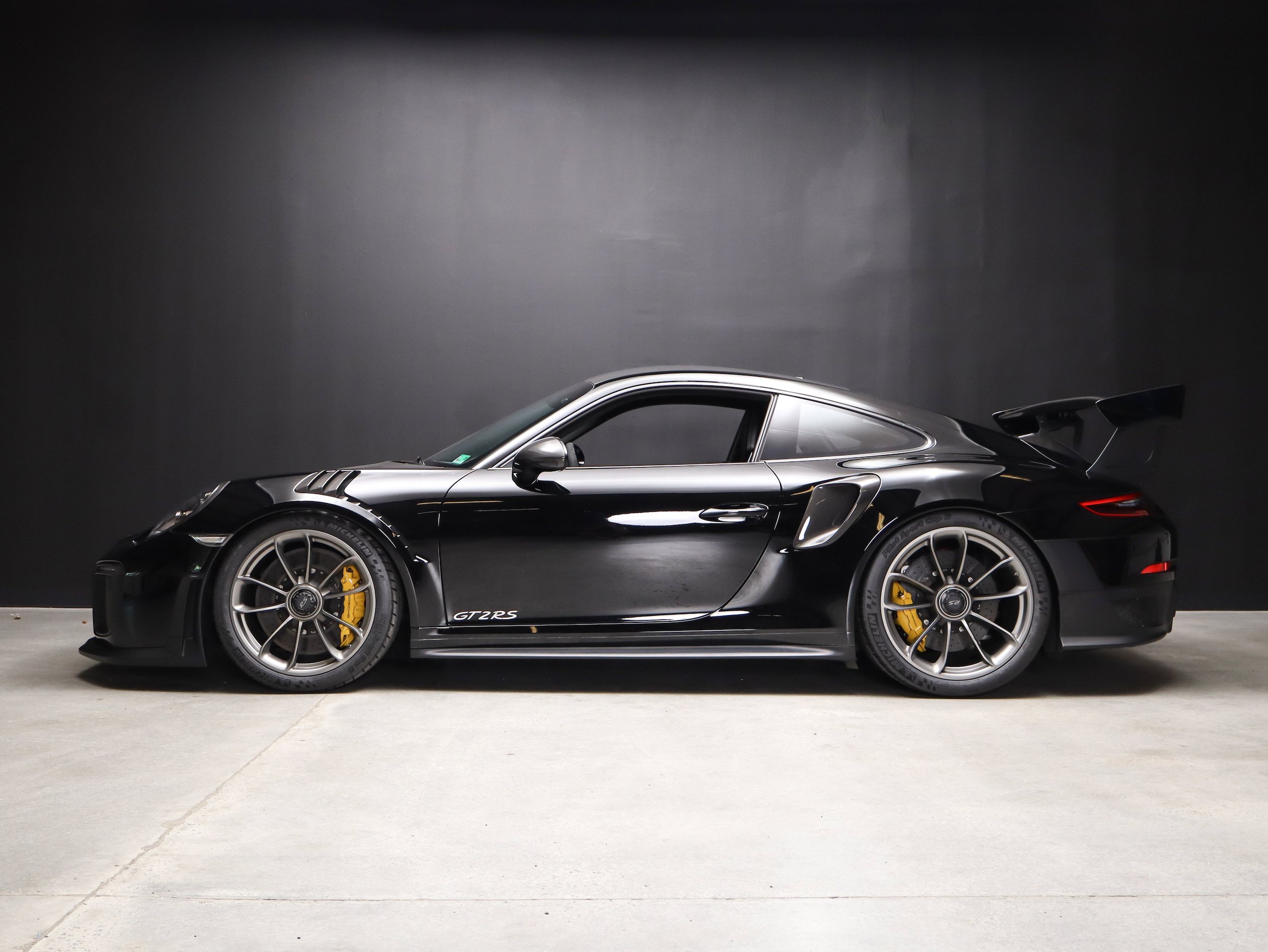 Certified 2018 Porsche 911 GT2 RS RWD image 17