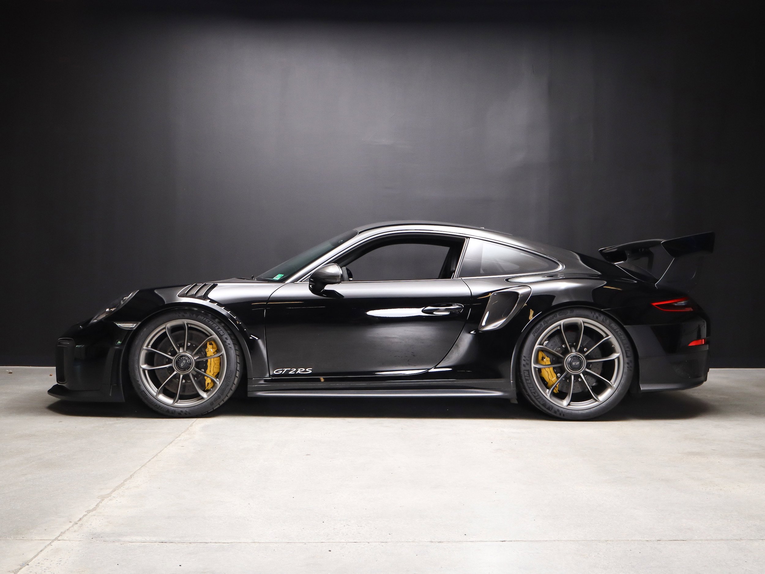 Certified 2018 Porsche 911 GT2 RS RWD image 17
