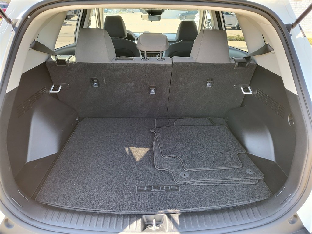 Used 2023 Kia Seltos LX image 8