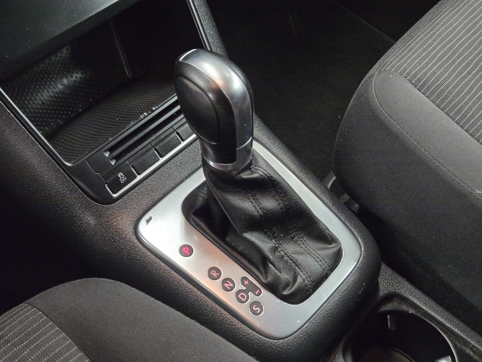 Used 2012 Volkswagen Tiguan LE FWD image 18