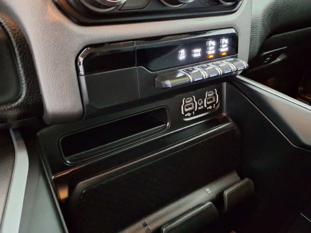 Used 2020 RAM 1500 Big Horn AWD/4WD image 9
