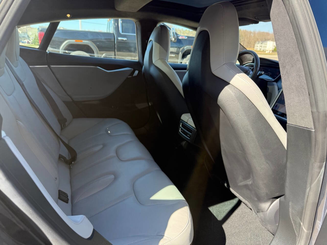 Used 2015 Tesla Model S 85D image 24