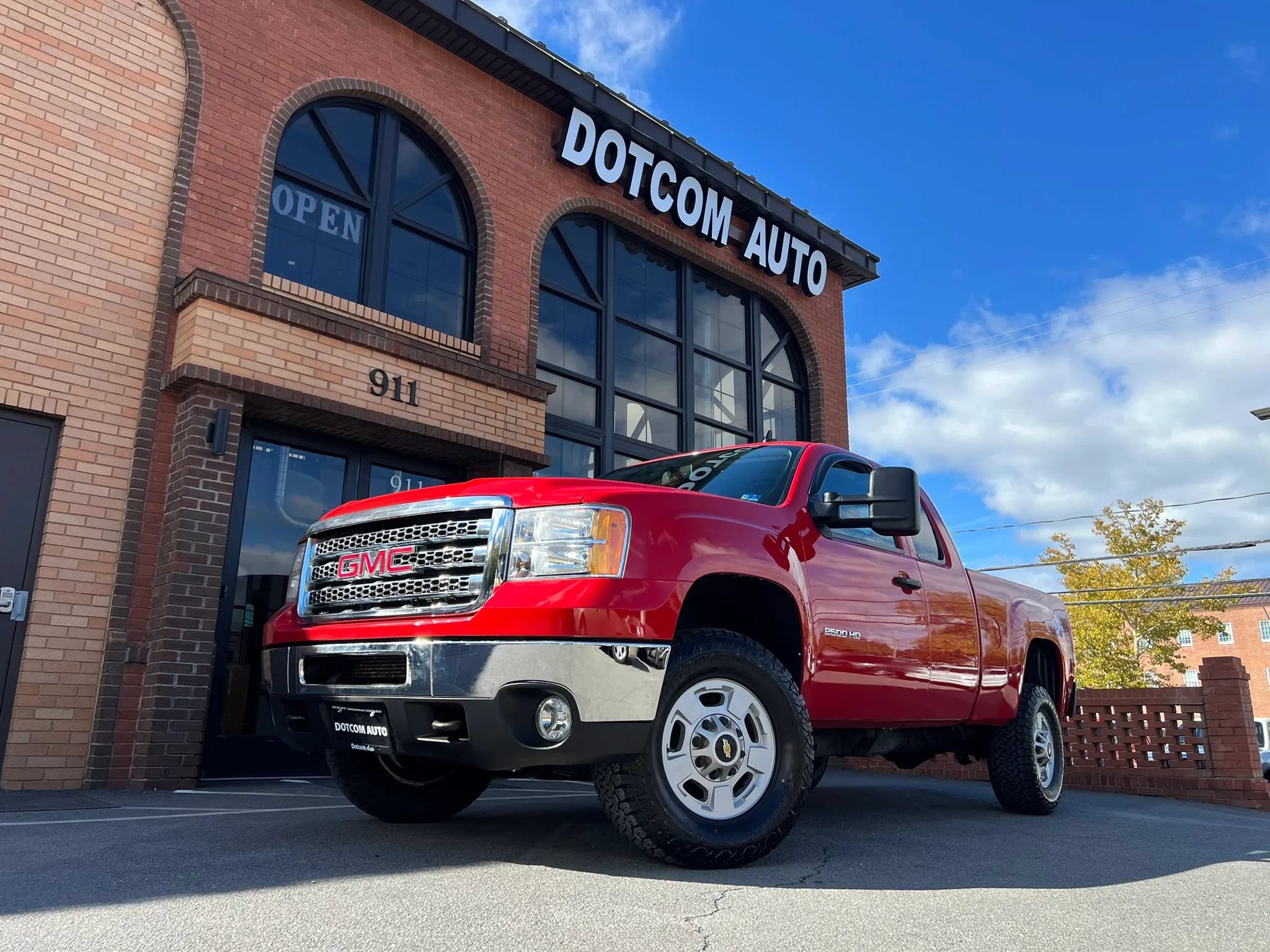 Used 2013 GMC Sierra 2500 SLE w/ SLE Preferred Package AWD/4WD image 3