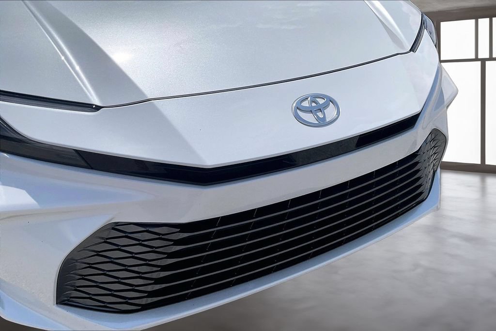 Used 2025 Toyota Camry XLE FWD image 30