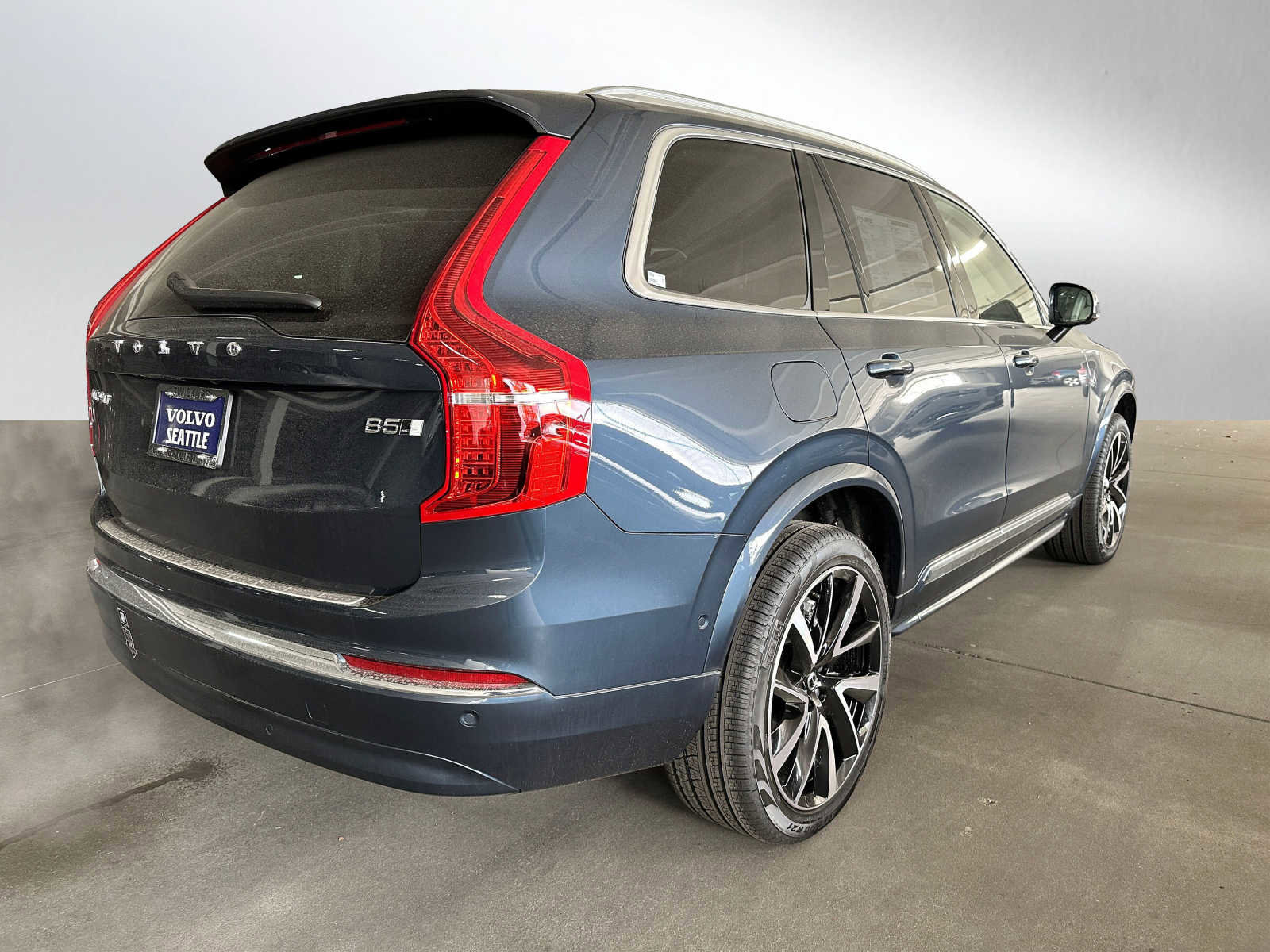 Used 2023 Volvo XC90 B5 Plus w/ Protection Package Premier image 7