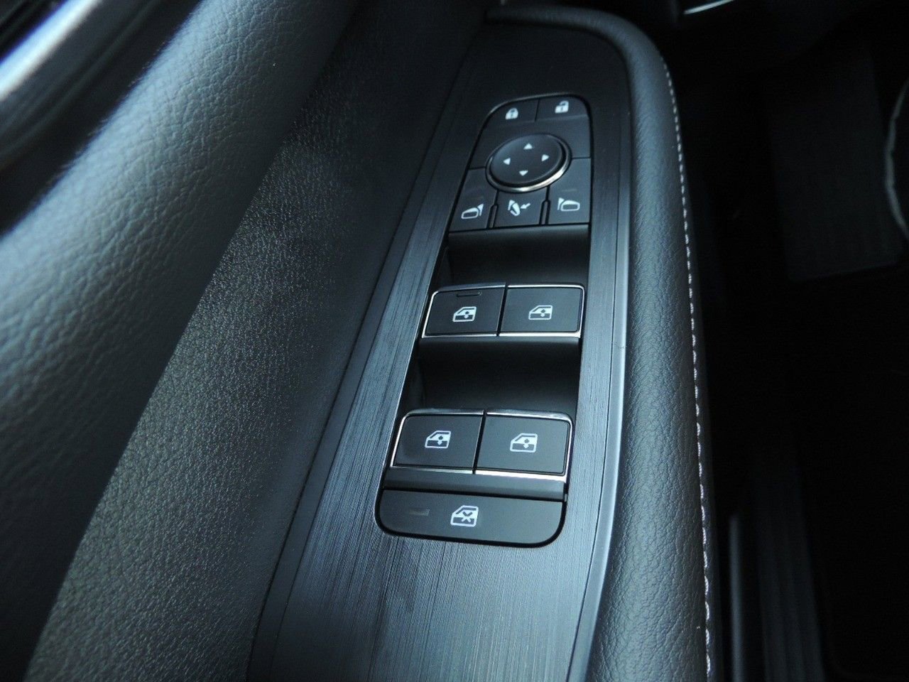 New 2026 Nissan Armada SL w/ Captain's Chari Seat Package image 22