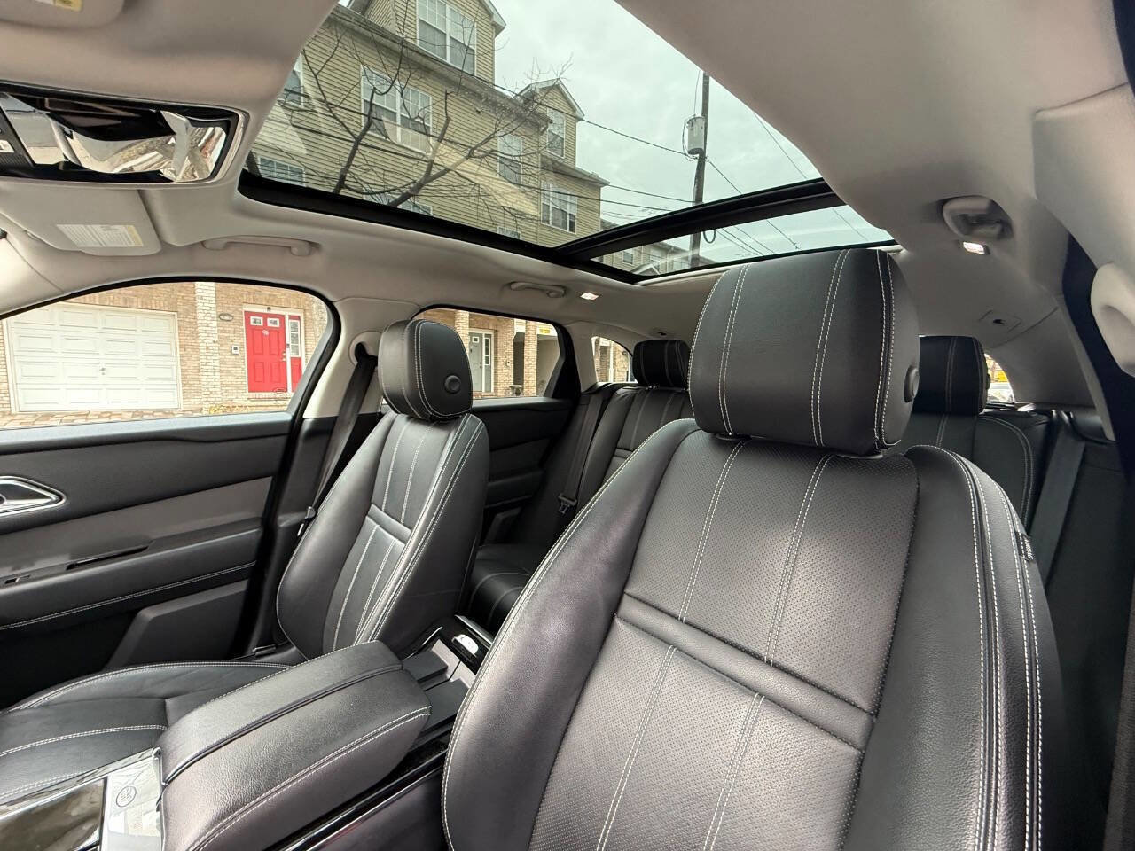 Used 2018 Land Rover Range Rover Velar S AWD/4WD image 8
