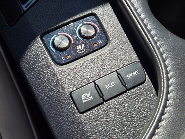 Used 2017 Toyota Avalon Limited image 33