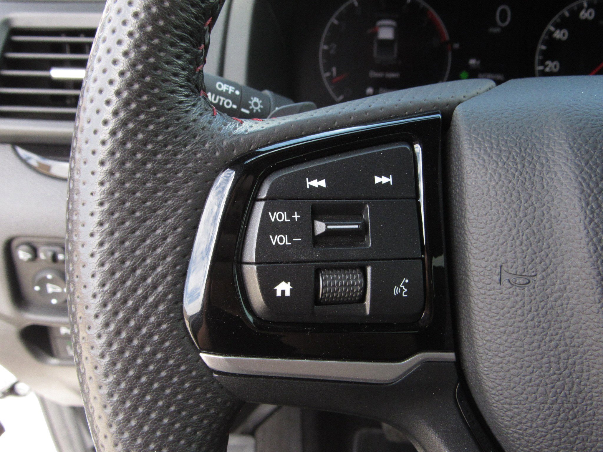 Certified 2025 Honda Ridgeline Black Edition image 25