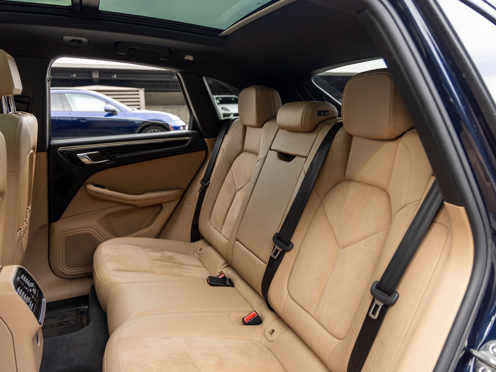 Used 2020 Porsche Macan image 42