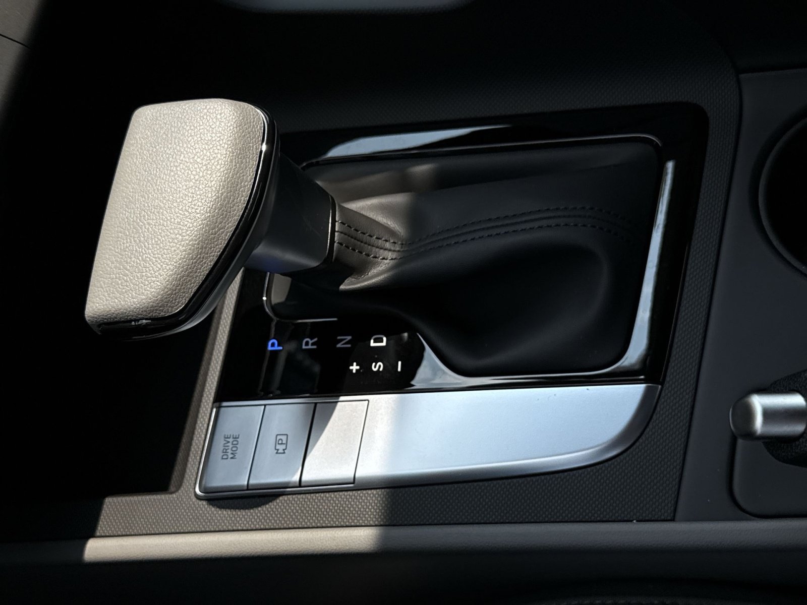 New 2026 Hyundai Elantra SE FWD image 22