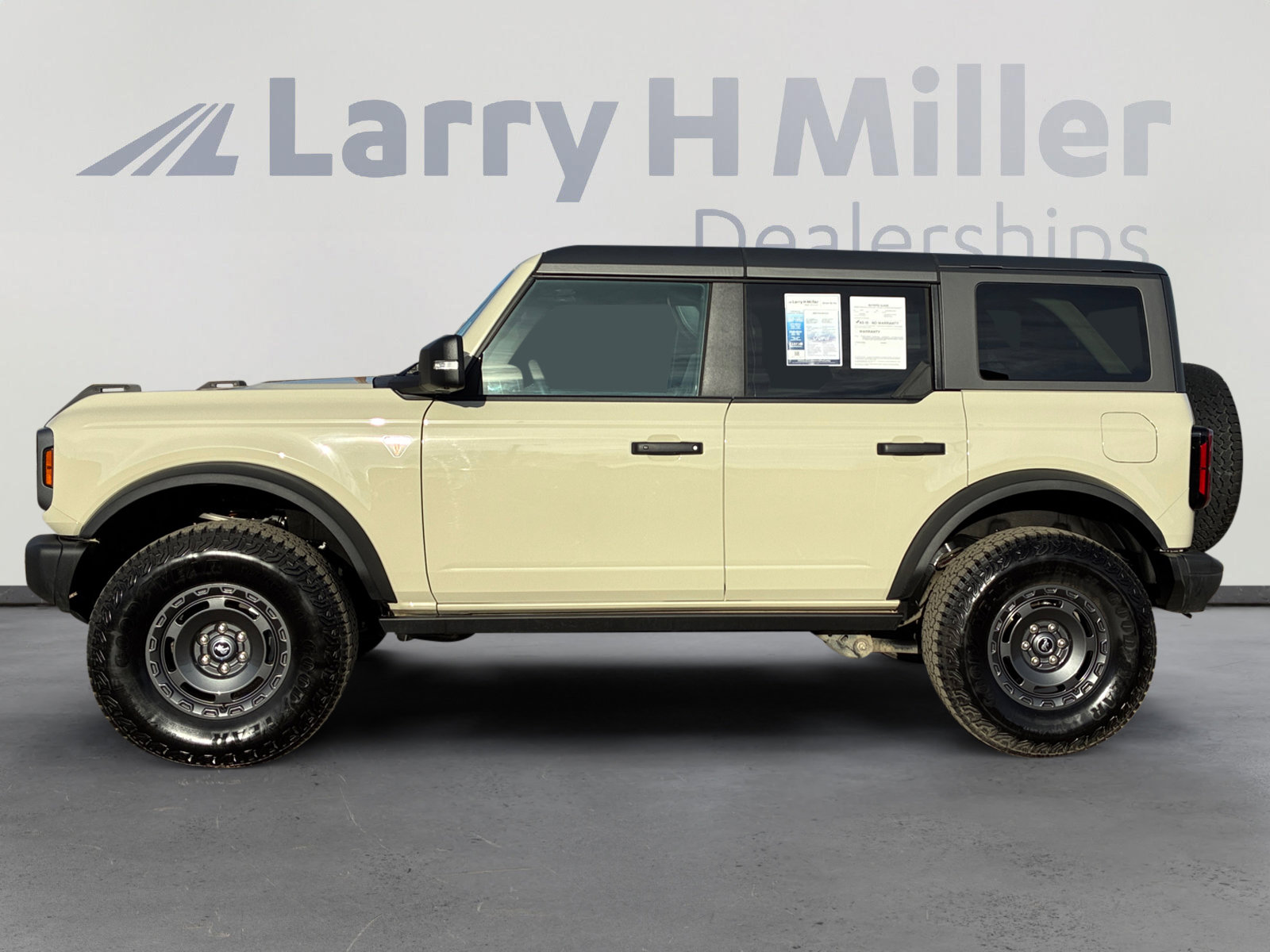 Certified 2025 Ford Bronco Badlands image 2