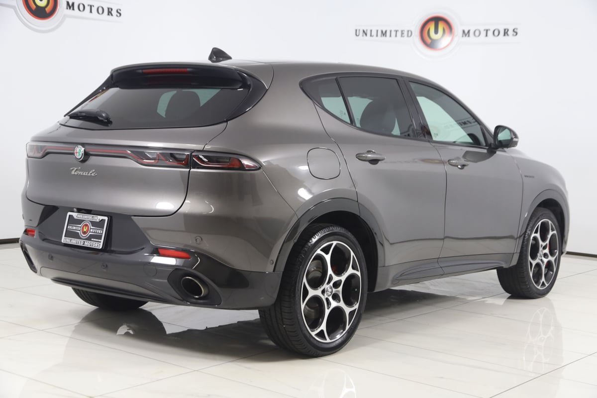 Used 2024 Alfa Romeo Tonale Veloce AWD/4WD image 3