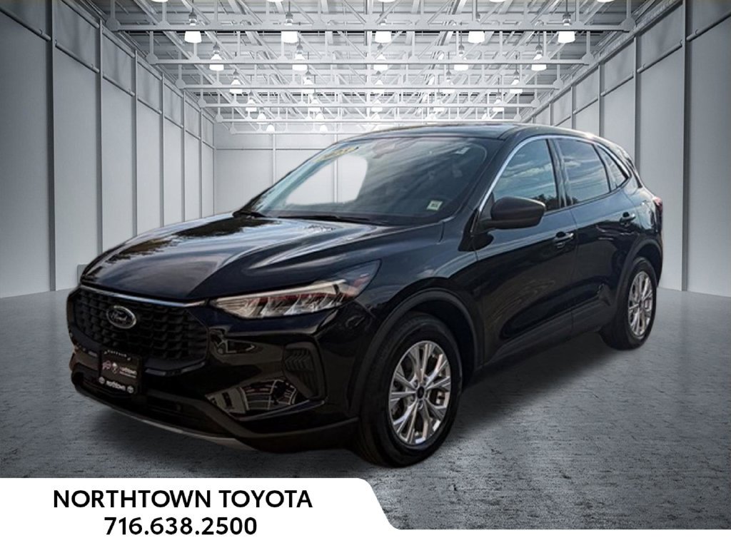 Used 2023 Ford Escape Active w/ Cold Weather Package FWD image 1