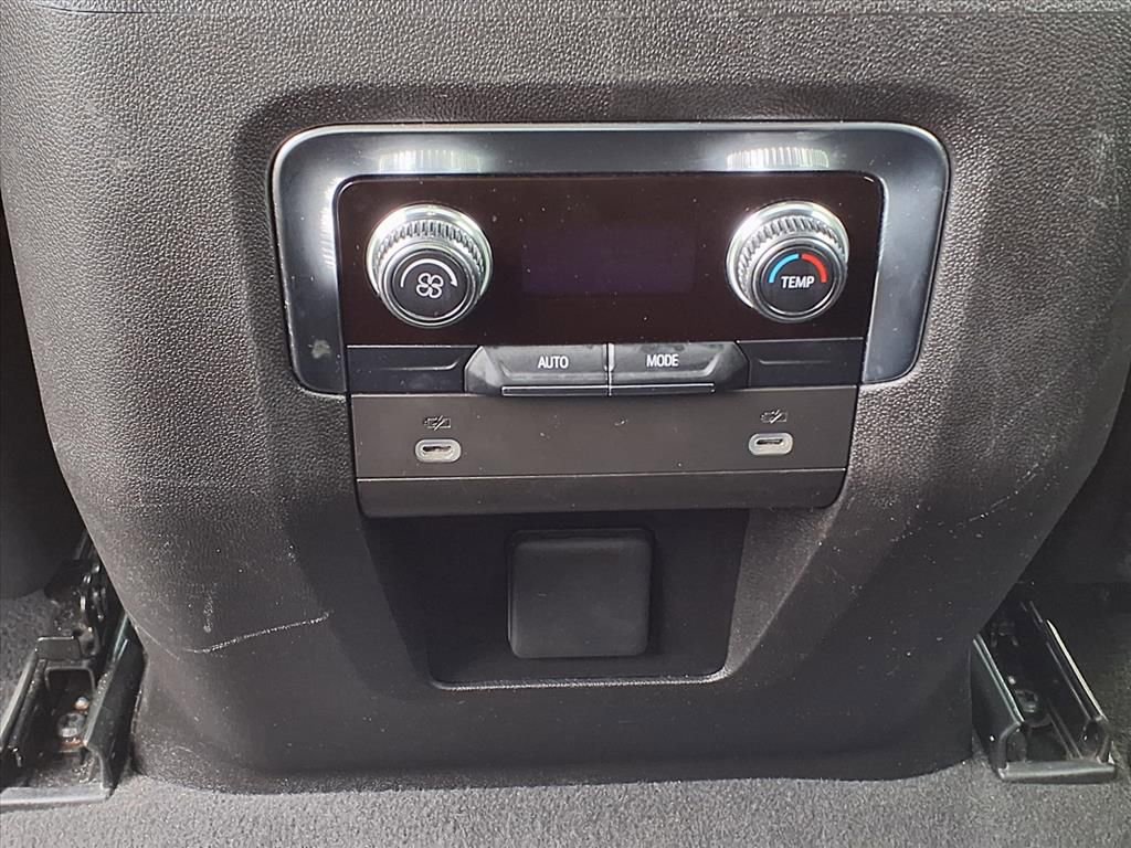 Used 2024 GMC Yukon XL SLE image 16