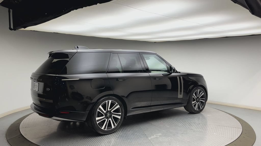 Used 2023 Land Rover Range Rover SE AWD/4WD image 2