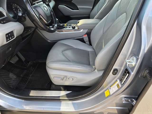 Used 2021 Toyota Highlander Platinum AWD/4WD image 21