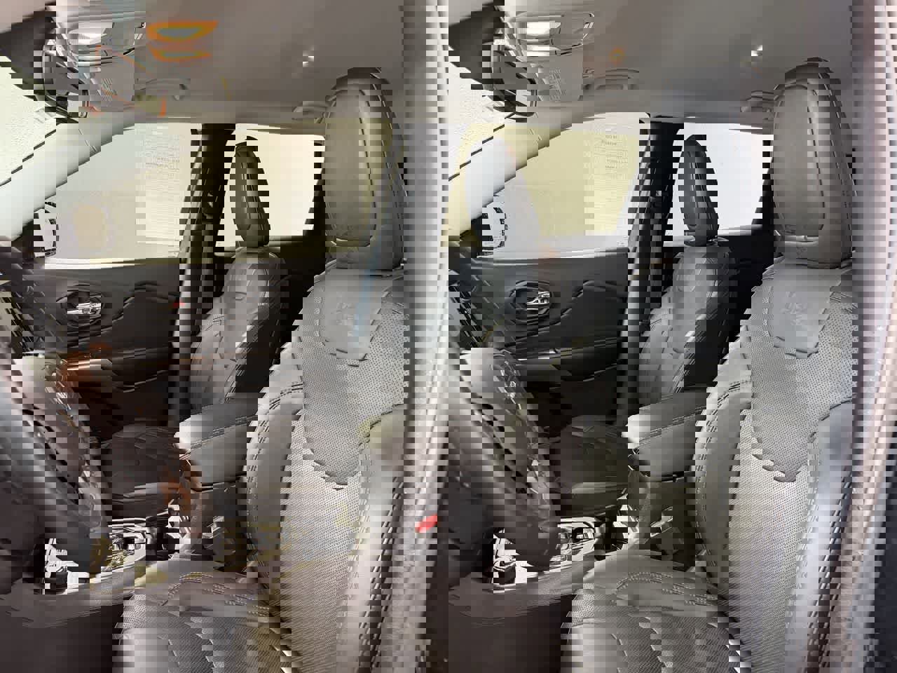 Used 2019 Jeep Cherokee Limited image 10