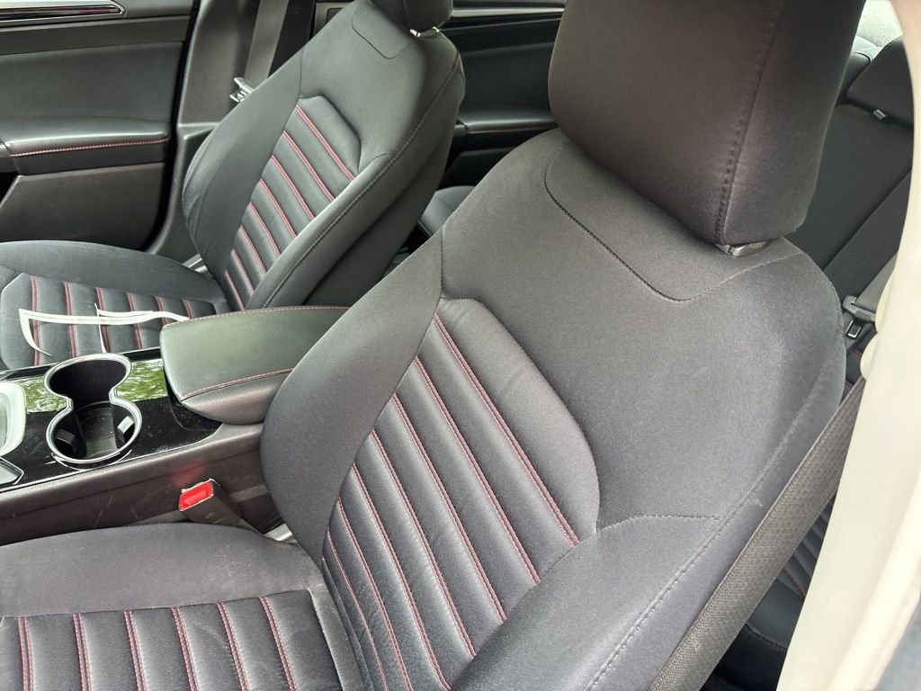 Used 2016 Ford Fusion SE w/ Equipment Group 201A image 12