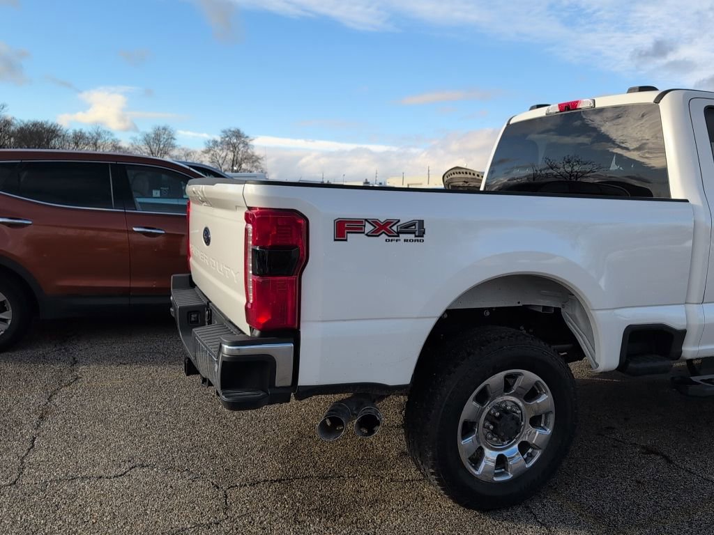 Used 2025 Ford F350 Lariat image 14