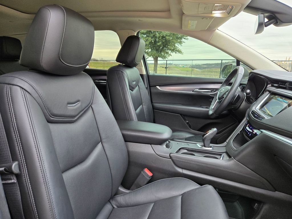 Used 2018 Cadillac XT5 Luxury w/ Driver Awareness Package image 29