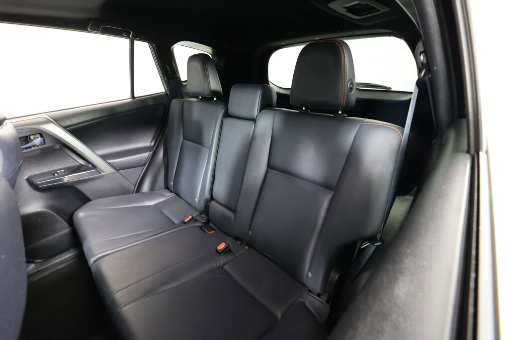 Used 2016 Toyota RAV4 SE image 15
