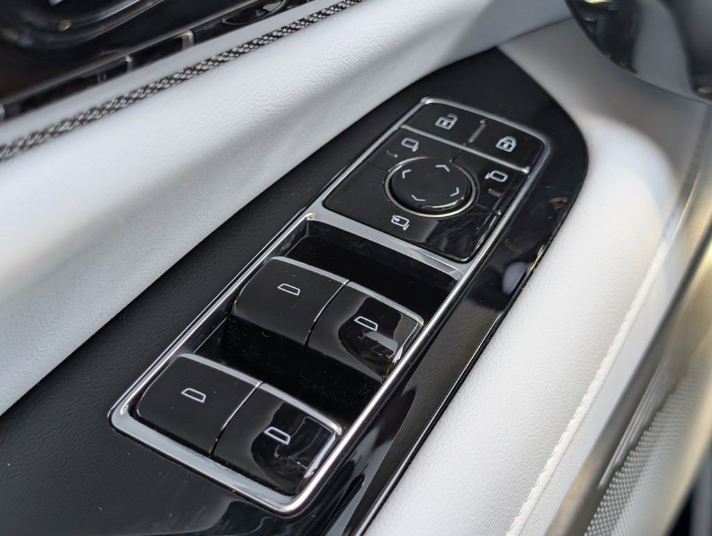 Certified 2025 Cadillac Optiq Luxury 2 AWD/4WD image 29