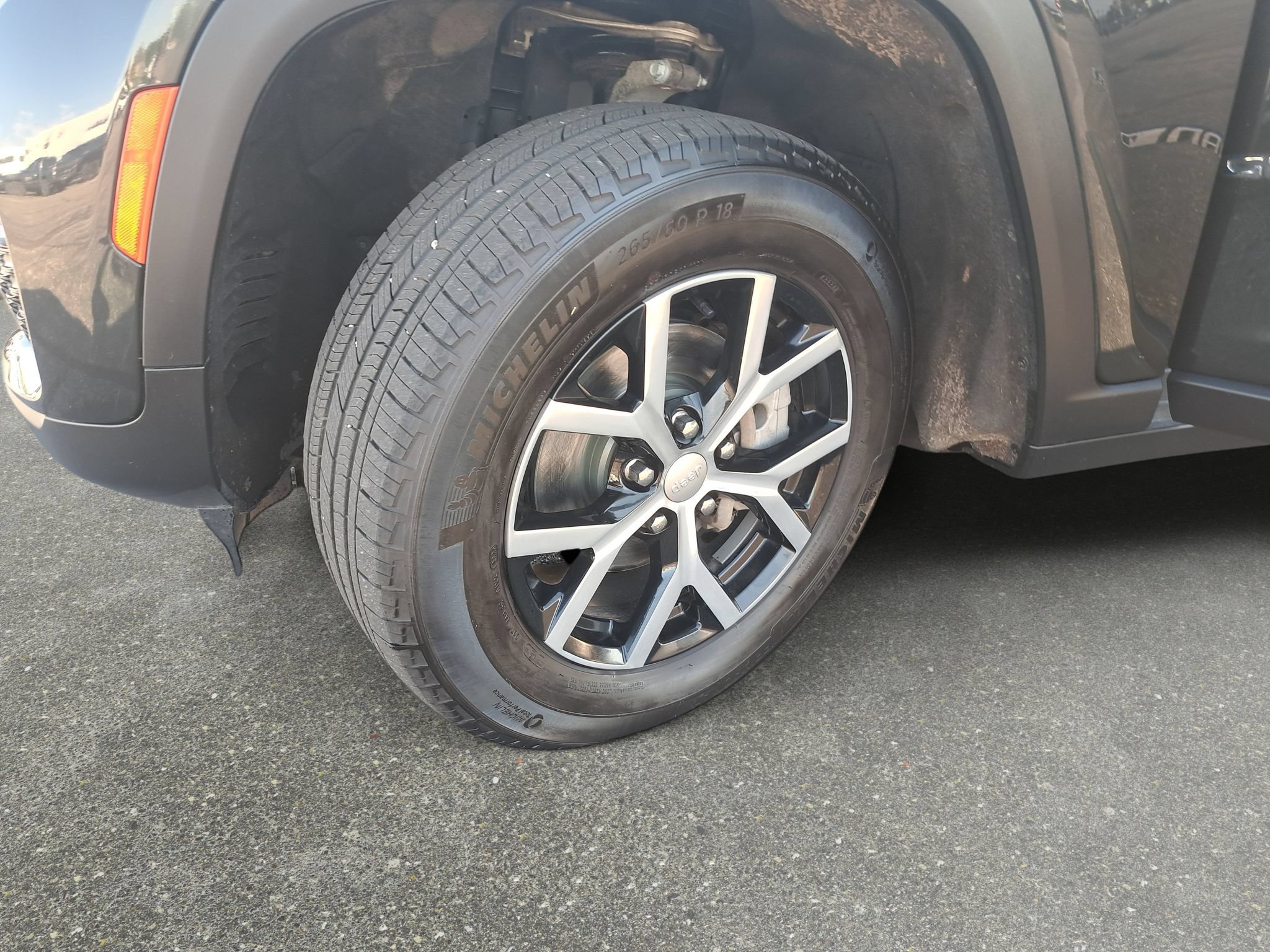 Certified 2023 Jeep Grand Cherokee Limited w/ Trailer Tow Prep Group (B) AWD/4WD image 32