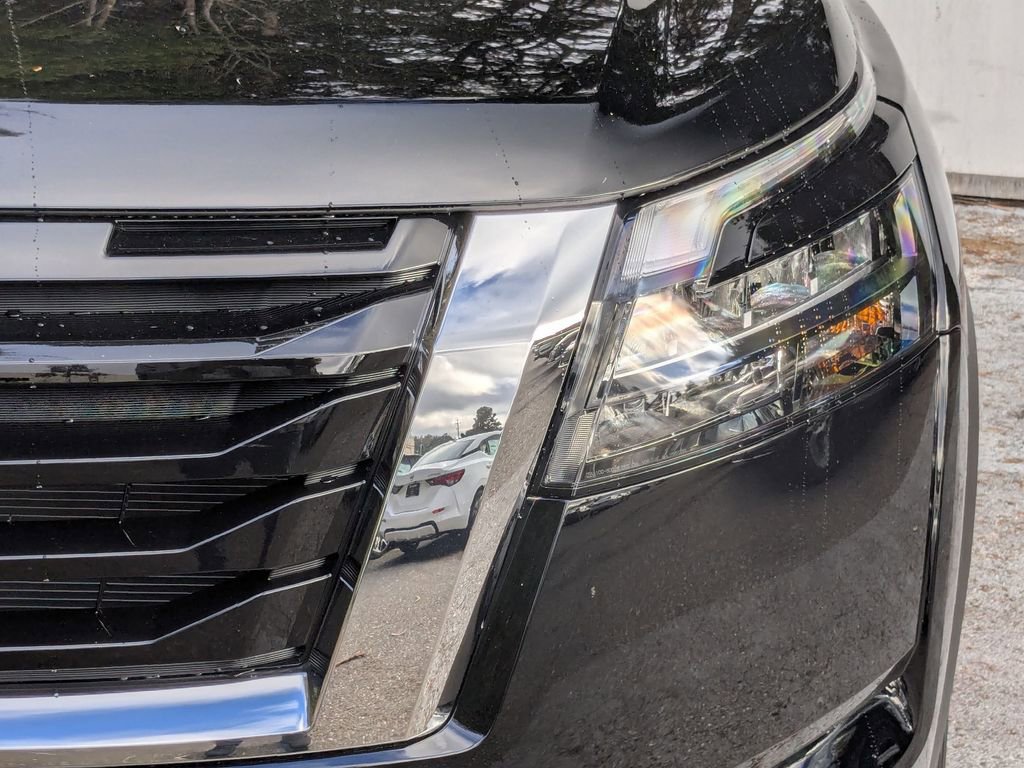 New 2025 Nissan Pathfinder SV image 10