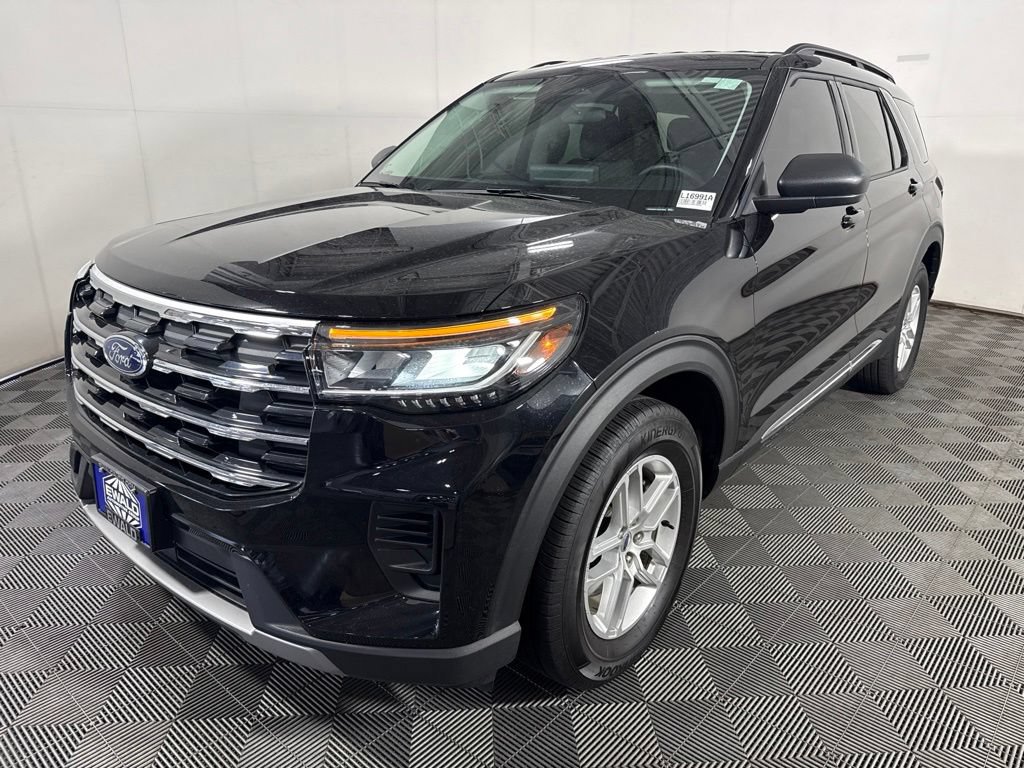 Used 2025 Ford Explorer Active AWD/4WD image 5