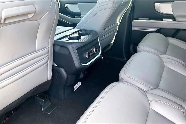 Used 2025 Ford Expedition Max Active image 10