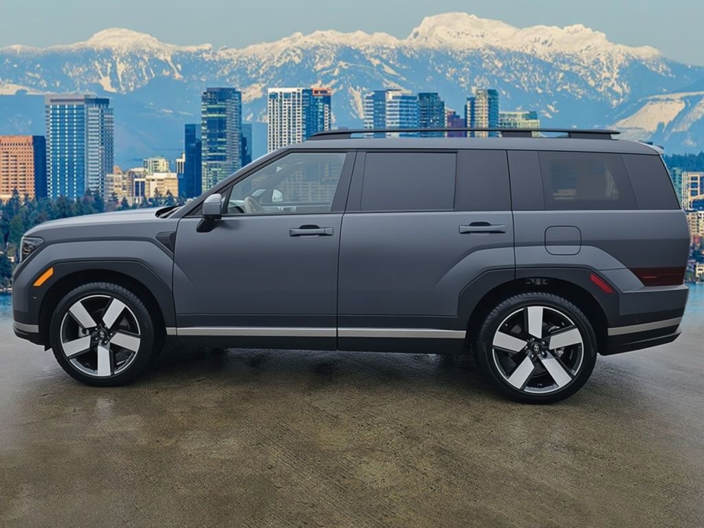 Used 2025 Hyundai Santa Fe Limited w/ Tow & Go Package image 4