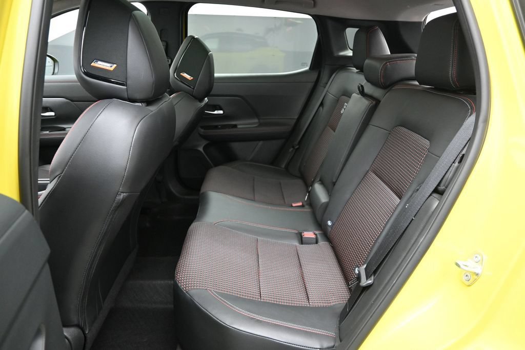 Used 2025 Nissan Kicks SR w/ SR Premium Package FWD image 17