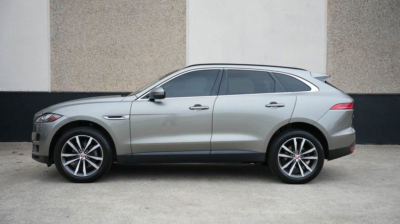 Used 2018 Jaguar F-PACE Prestige image 6