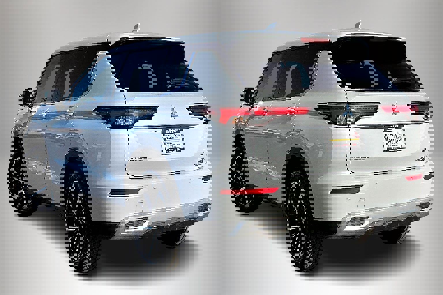 Used 2024 Mitsubishi Outlander SE image 4