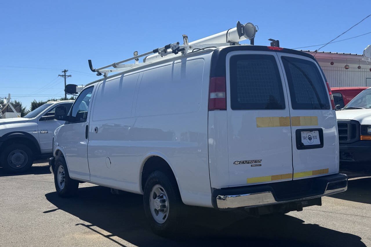 Used 2014 Chevrolet Express 2500 RWD image 7