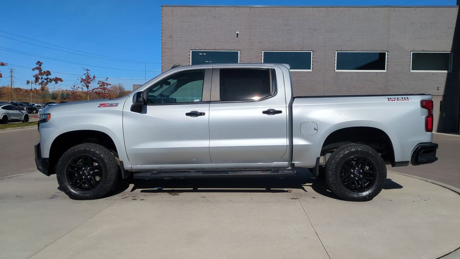 Used 2020 Chevrolet Silverado 1500 LT Trail Boss image 2