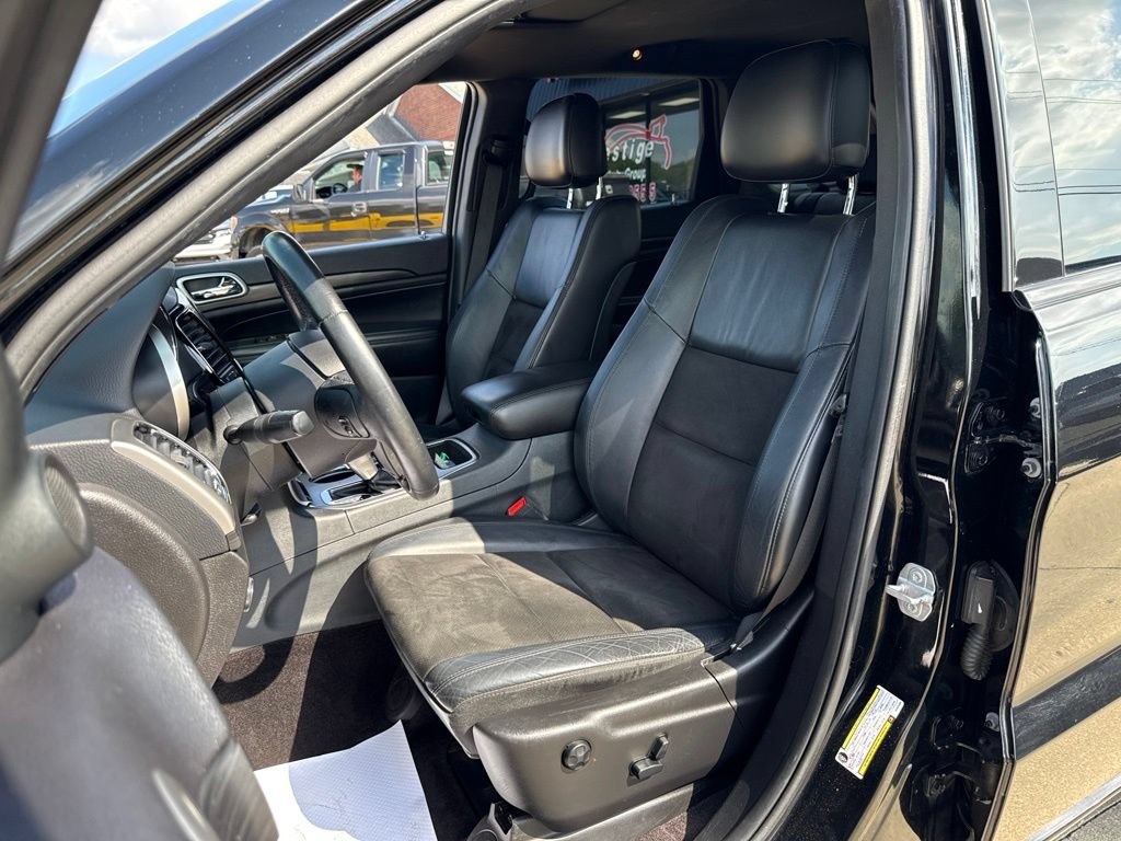 Used 2019 Jeep Grand Cherokee Altitude AWD/4WD image 2