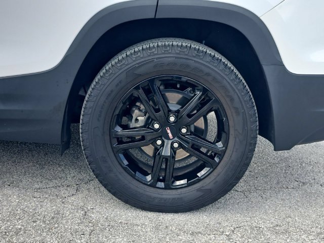 Certified 2024 GMC Terrain AT4 w/ Tech Package AWD/4WD image 32