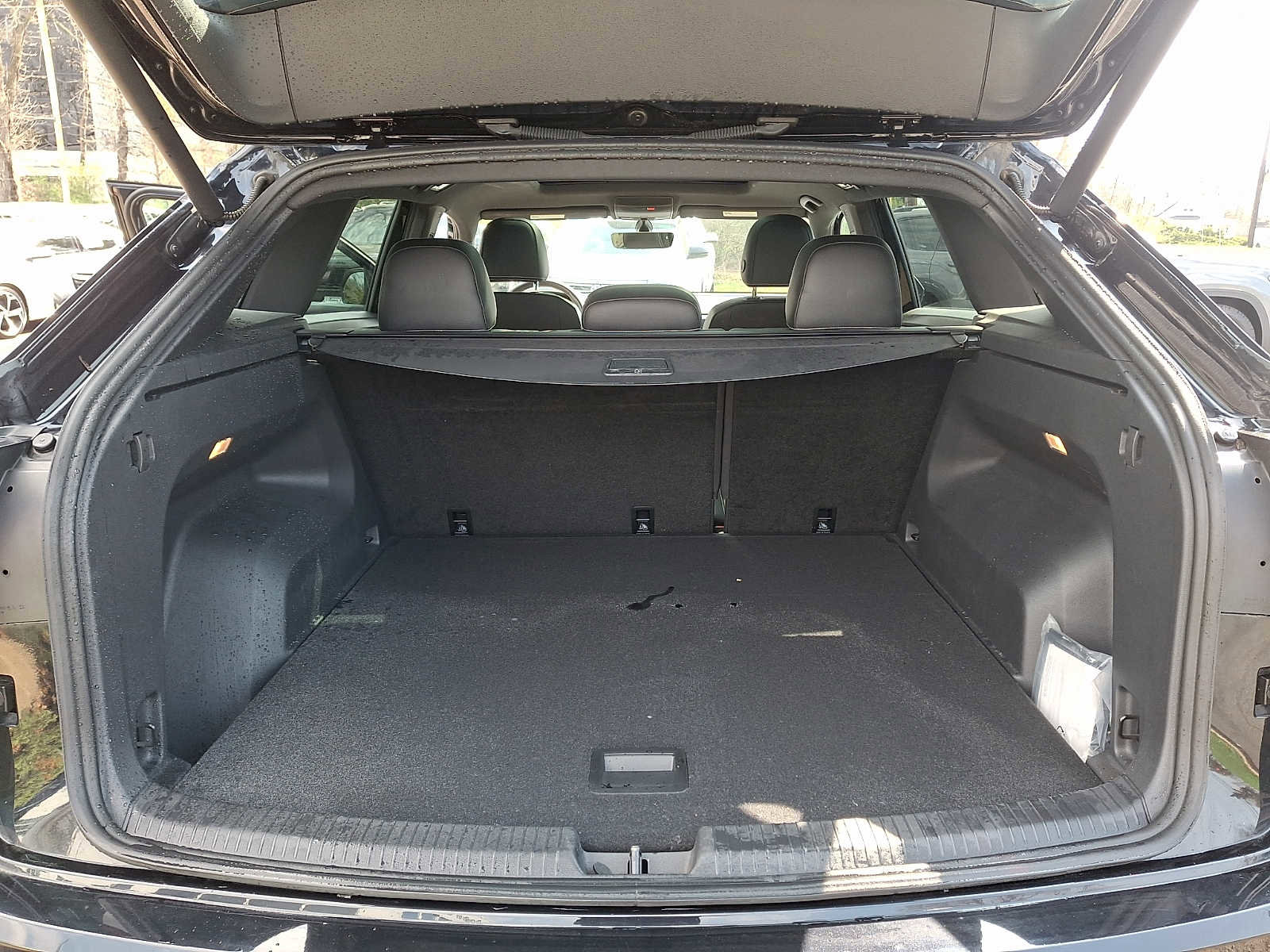 Used 2022 Volkswagen Atlas Cross Sport SE w/ Panoramic Sunroof Package image 27