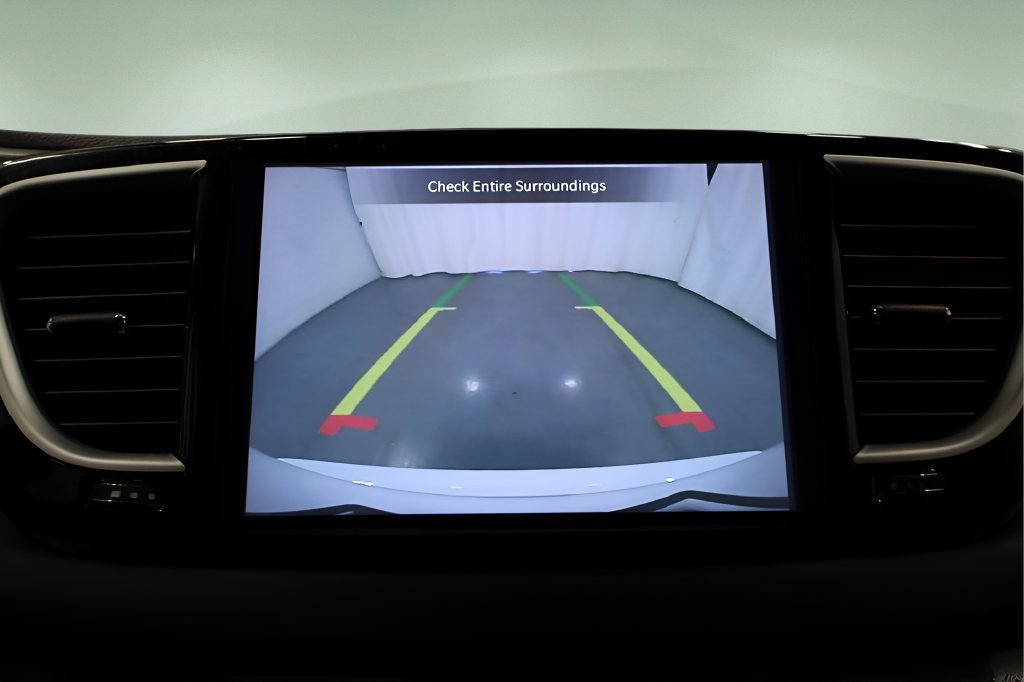 Certified 2025 Chrysler Pacifica Select FWD image 20