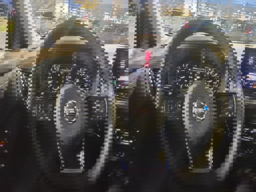 Used 2023 Nissan Rogue SV image 27