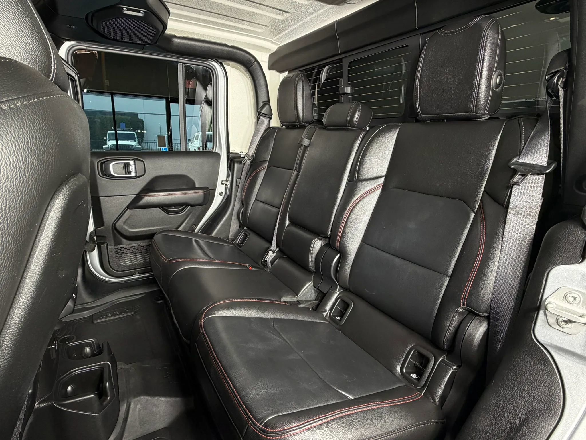 Used 2023 Jeep Gladiator Rubicon w/ Cold Weather Group AWD/4WD image 19