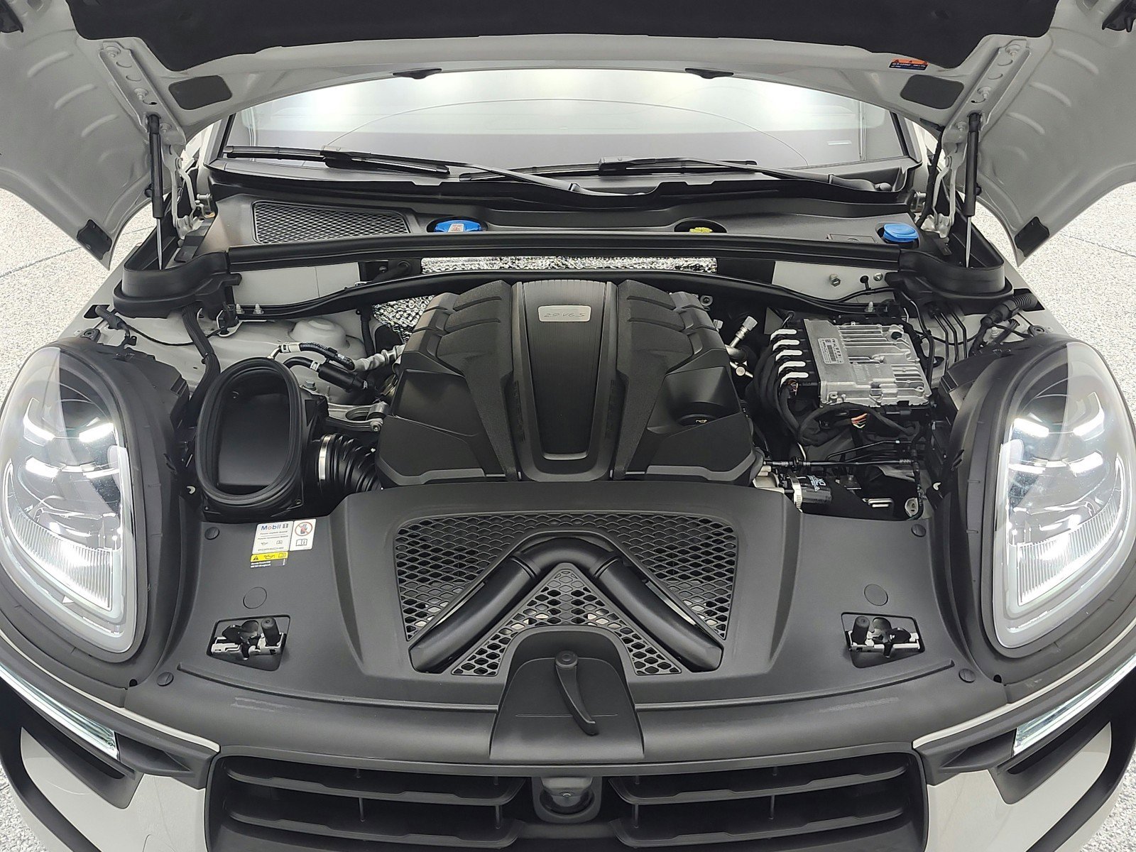 Used 2023 Porsche Macan S image 23