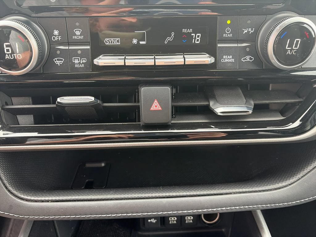 Used 2021 Toyota Highlander L FWD image 24