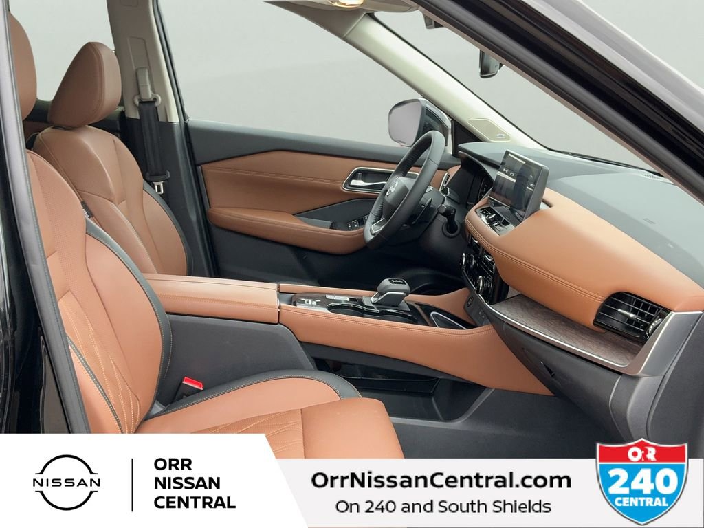 Used 2025 Nissan Rogue Platinum w/ Tech Package image 11