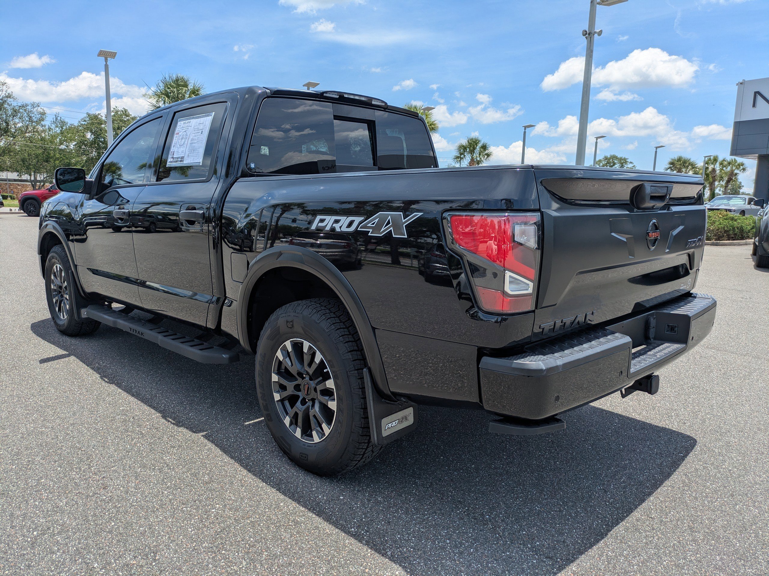 Used 2021 Nissan Titan PRO-4X w/ Pro-4x Convenience Package AWD/4WD image 6